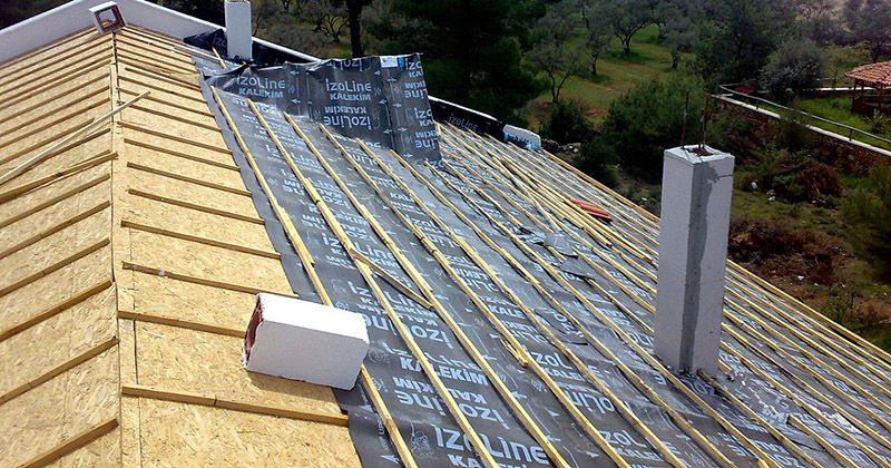 Kemalpaşa EPDM Kauçuk Çatı – OSB üzerine serilmiş nefes alan su yalıtım örtüsü ve çıtalama Kemalpaşa EPDM Kauçuk Çatı – OSB üzerine serilmiş nefes alan su yalıtım örtüsü ve çıtalama